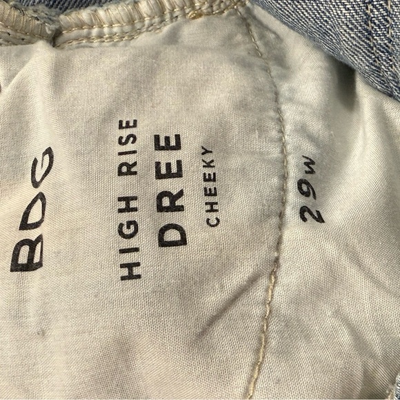 BDG Women’s Dree Pieced Camo High-Rise Cheeky Jean Short Size 29 - Picture 7 of 9